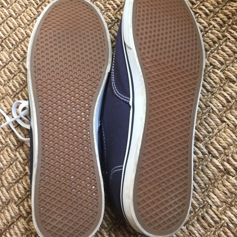Practically New Vans - image 2